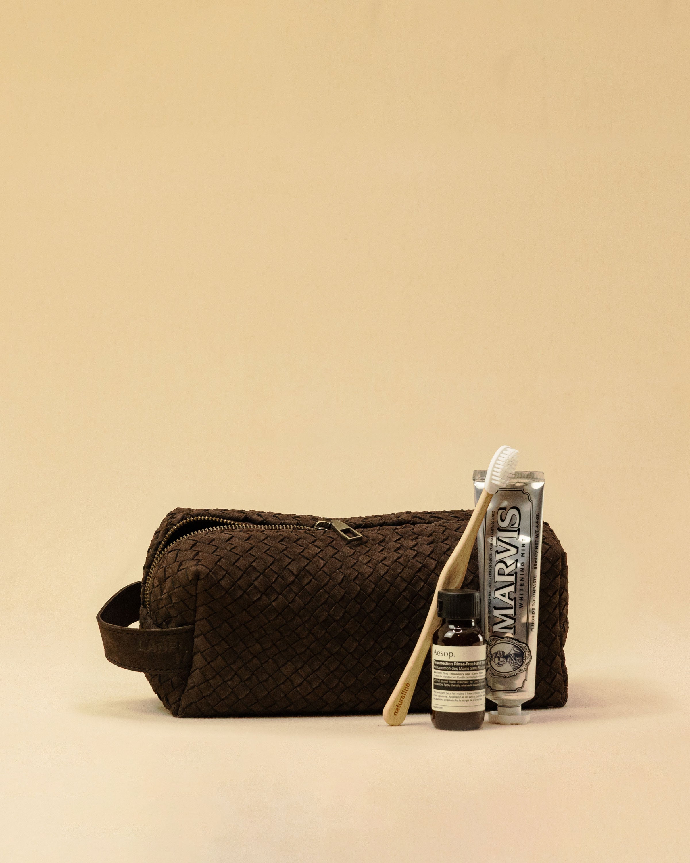 The elegant Braided Travel Pouch VOYAGER by LABEL17 is handcrafted from fine, braided nappa leather and stands out with its soft feel and refined craftsmanship. A zipper keeps everything securely closed, while the interior is lined with water-resistant fabric and features practical side compartments – for stylish organization on the go. Handmade in Morocco.