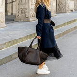The Shoulder Bag ORIGINAL by LABEL17 is a timeless piece, crafted from fine, vegetable-tanned nappa leather and hand-braided. It features a zipper closure and a convenient interior pocket for your essentials.