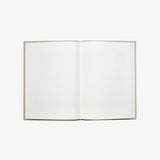 LABEL17 bietet mit dem 'The Coffee Table Photo Album Buch - Life' auf 80 leeren Seiten Gelegenheit, die Lieblingsphotos stilgerecht aufzubewahren und zu präsentieren.