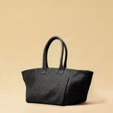 The Shoulder Bag ORIGINAL by LABEL17 is a timeless piece, crafted from fine, vegetable-tanned nappa leather and hand-braided. It features a zipper closure and a convenient interior pocket for your essentials.