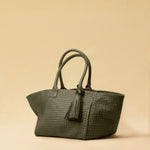 The Shoulder Bag ORIGINAL by LABEL17 is a timeless piece, crafted from fine, vegetable-tanned nappa leather and hand-braided. It features a zipper closure and a convenient interior pocket for your essentials.