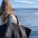 The Shoulder Bag ORIGINAL XL (Weekender) by LABEL17 is made from supple, vegetable-tanned nappa leather. The hand-braided leather bag can be made smaller on both sides from the inside with press studs and also includes a detachable, hand-braided pouch for organization inside the bag.